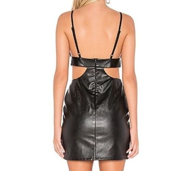 Alluring Black Faux Leather Sleeveless Cut Out Waist Mini Dress By The Way NEW - Picture 3 of 3